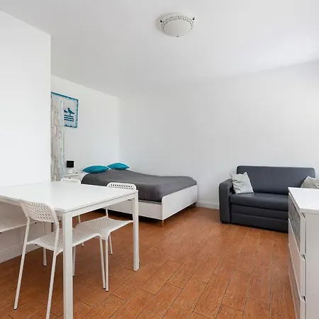 Homestay Cos Innego - 150 Metrow Do Plazy *